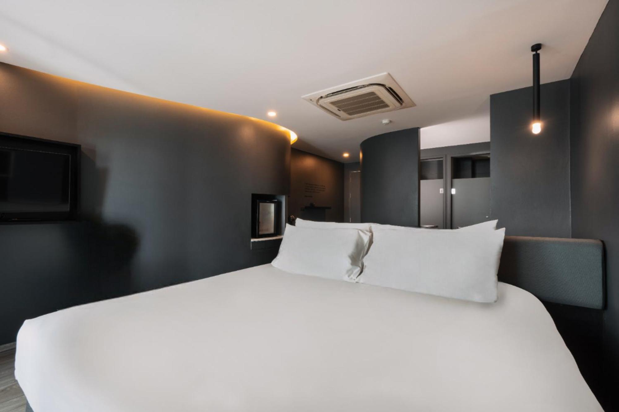 Tide Beachfront Hotel 5*